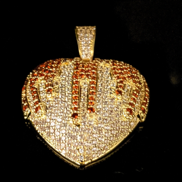 💚 Icy Bloody Heart + 24" Cuban Chain - Picture 7 of 8